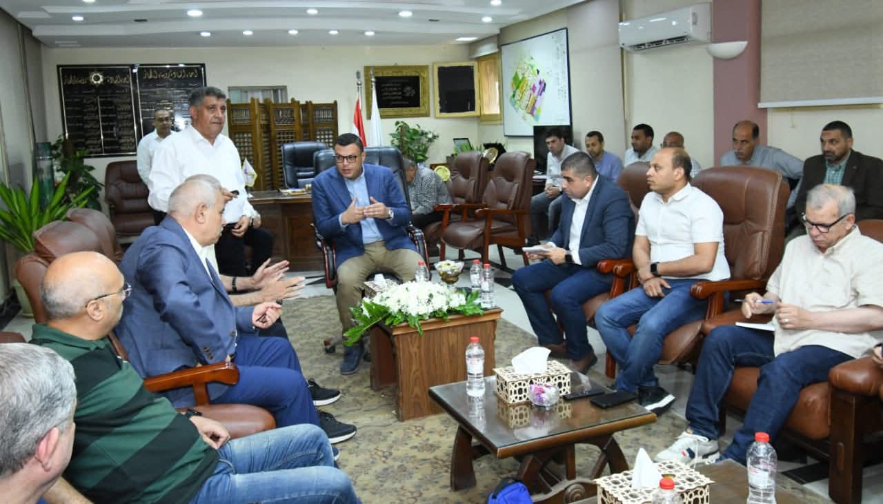وزير الإسكان يتابع مشروعات مدينة السادات ويوجه بسرعة إنهاء عقود المستثمرين