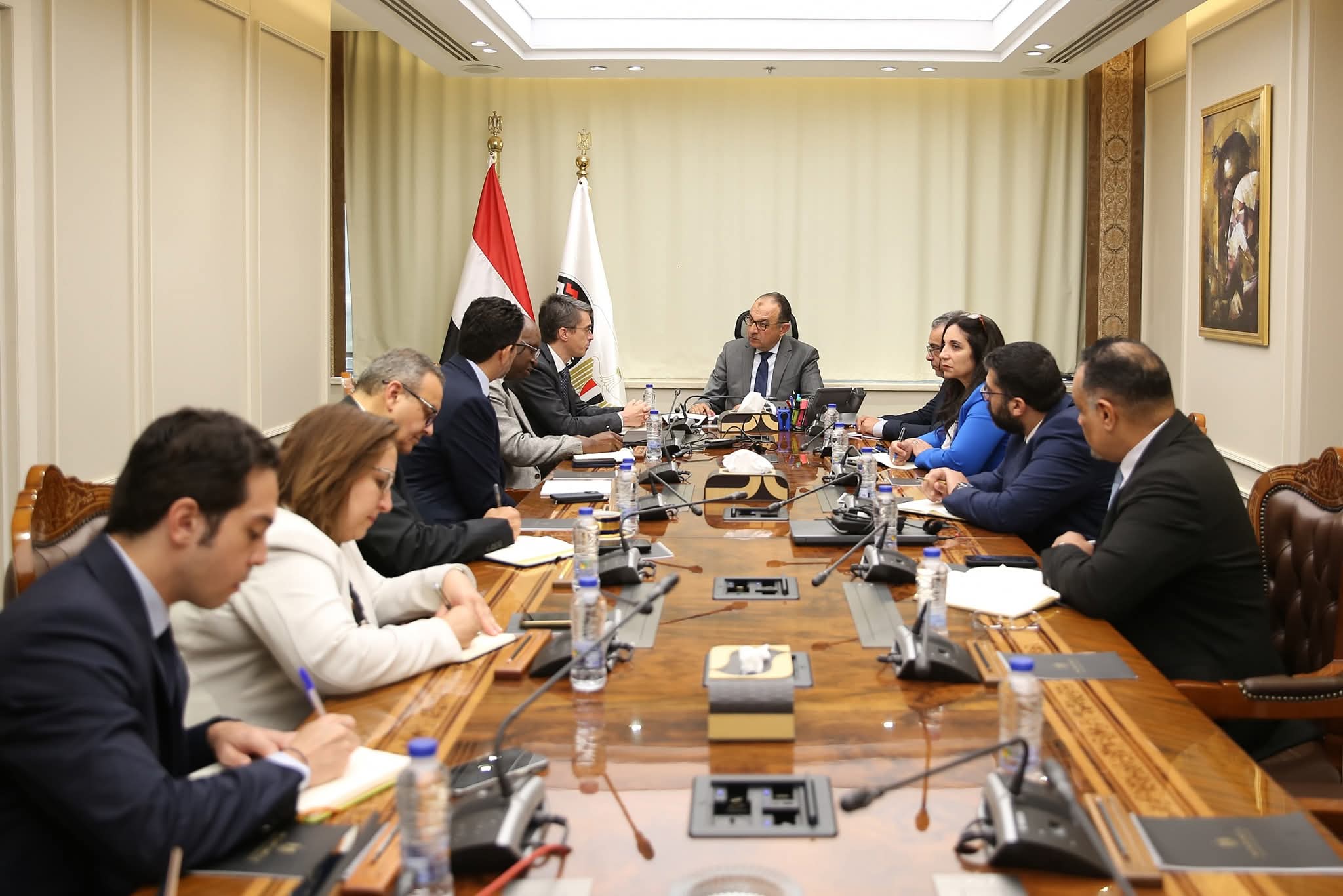 وزير قطاع الأعمال العام يستقبل وفدًا من مجموعة البنك الدولي 