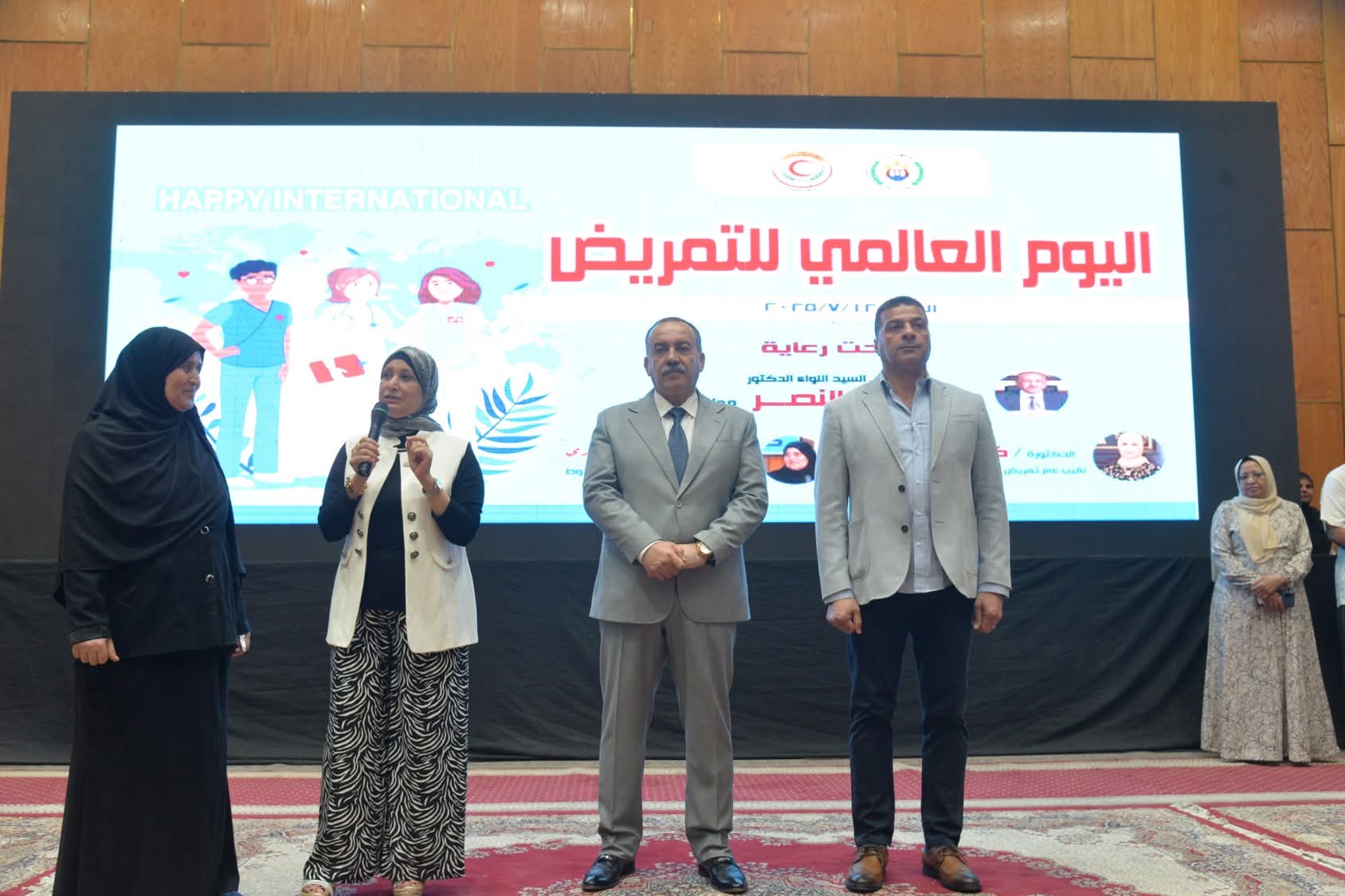 أسيوط تحتفل باليوم العالمي للتمريض بتكريم أكثر من 500 ممرض