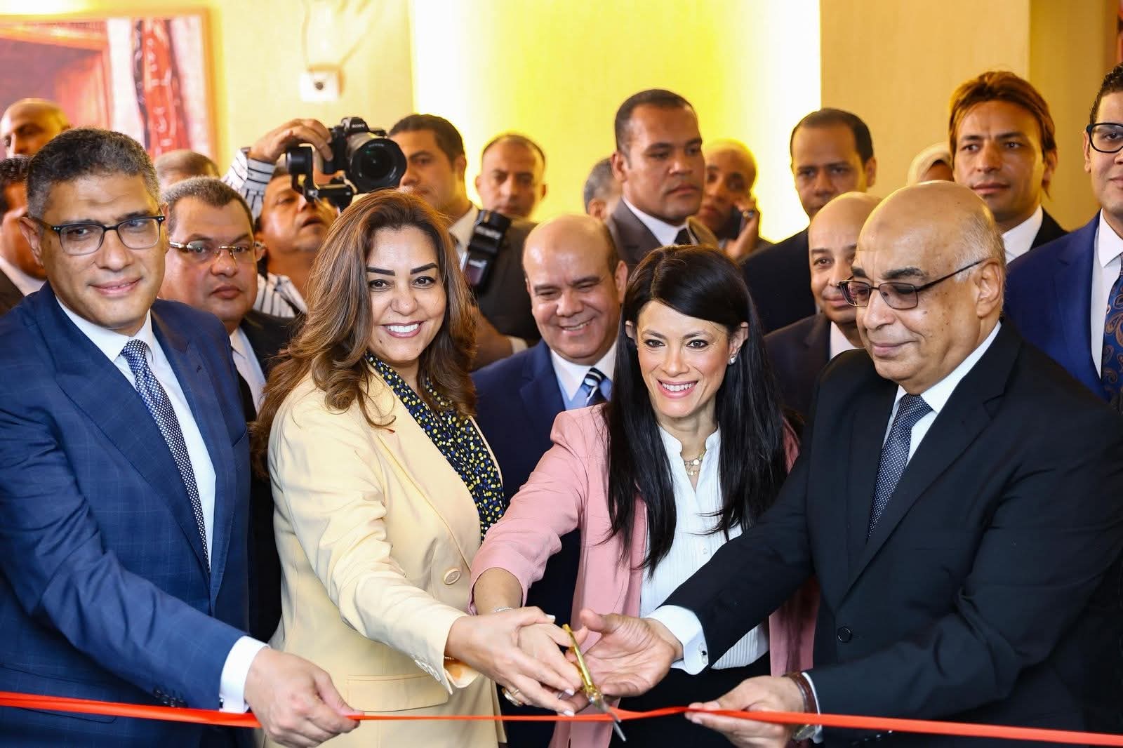 وزراء العدل والتخطيط والتنمية يفتتحون فرع توثيق محكمة جنوب الجيزة الابتدائية