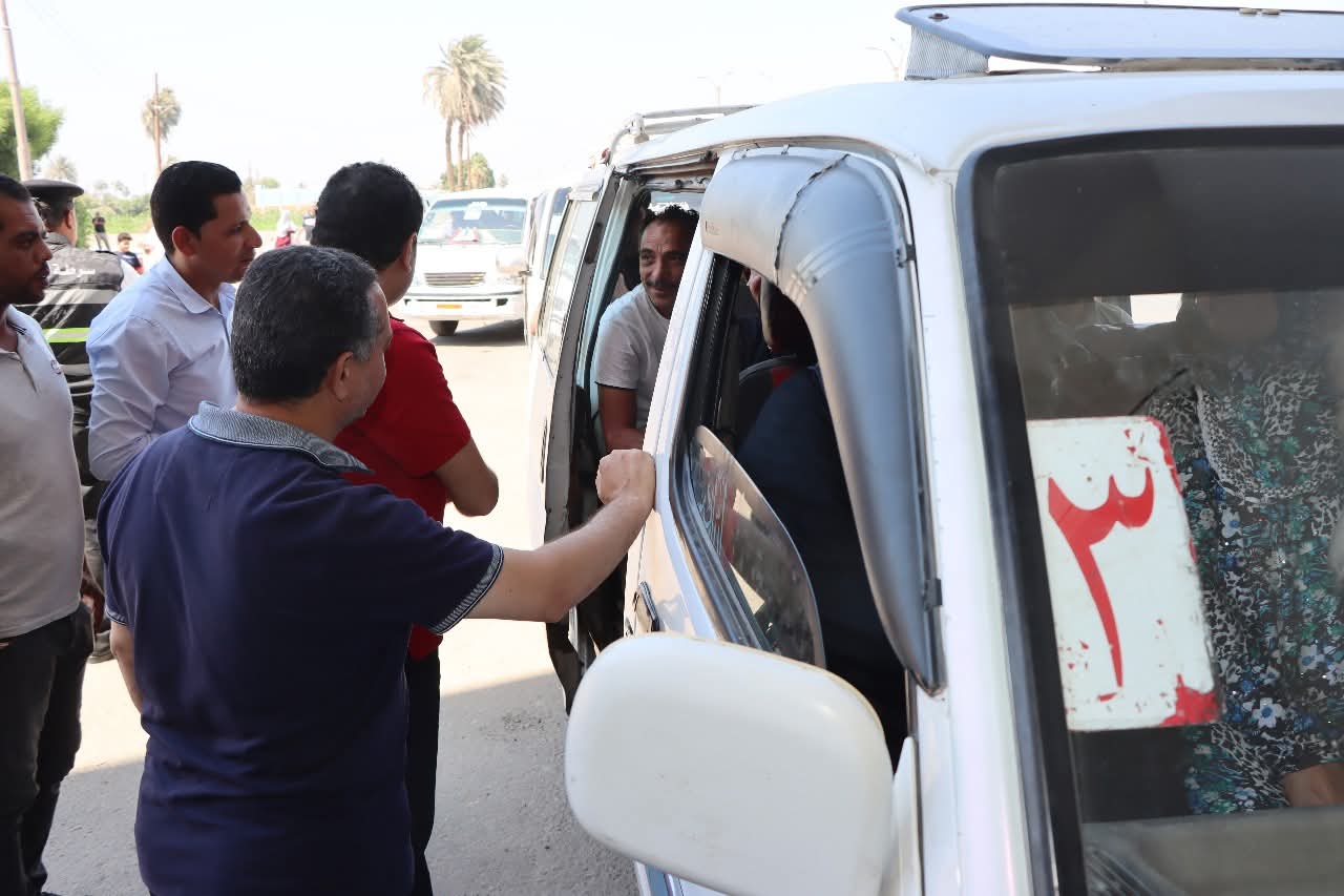 نائب محافظ بني سويف يتفقد تشغيل موقف الواسطى وناصر بالمجمع الجديد