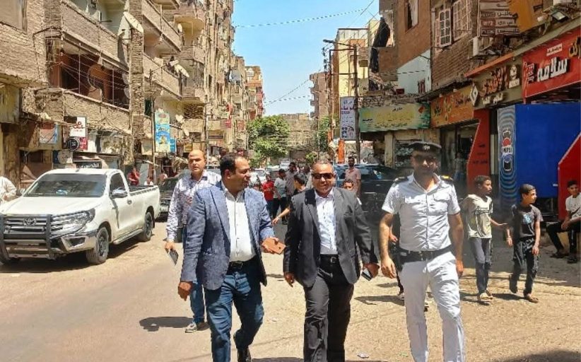 السكرتير المساعد لمحافظة سوهاج يشن حملة لرفع الإشغالات وضبط مركبات التوك توك