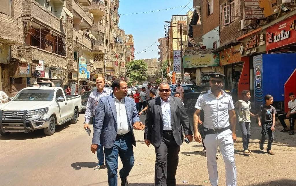 السكرتير المساعد لمحافظة سوهاج يشن حملة لرفع الإشغالات وضبط مركبات التوك توك