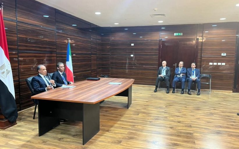 وزير الخارجية والهجرة يلتقي أعضاء الجالية المصرية في غينيا الاستوائية