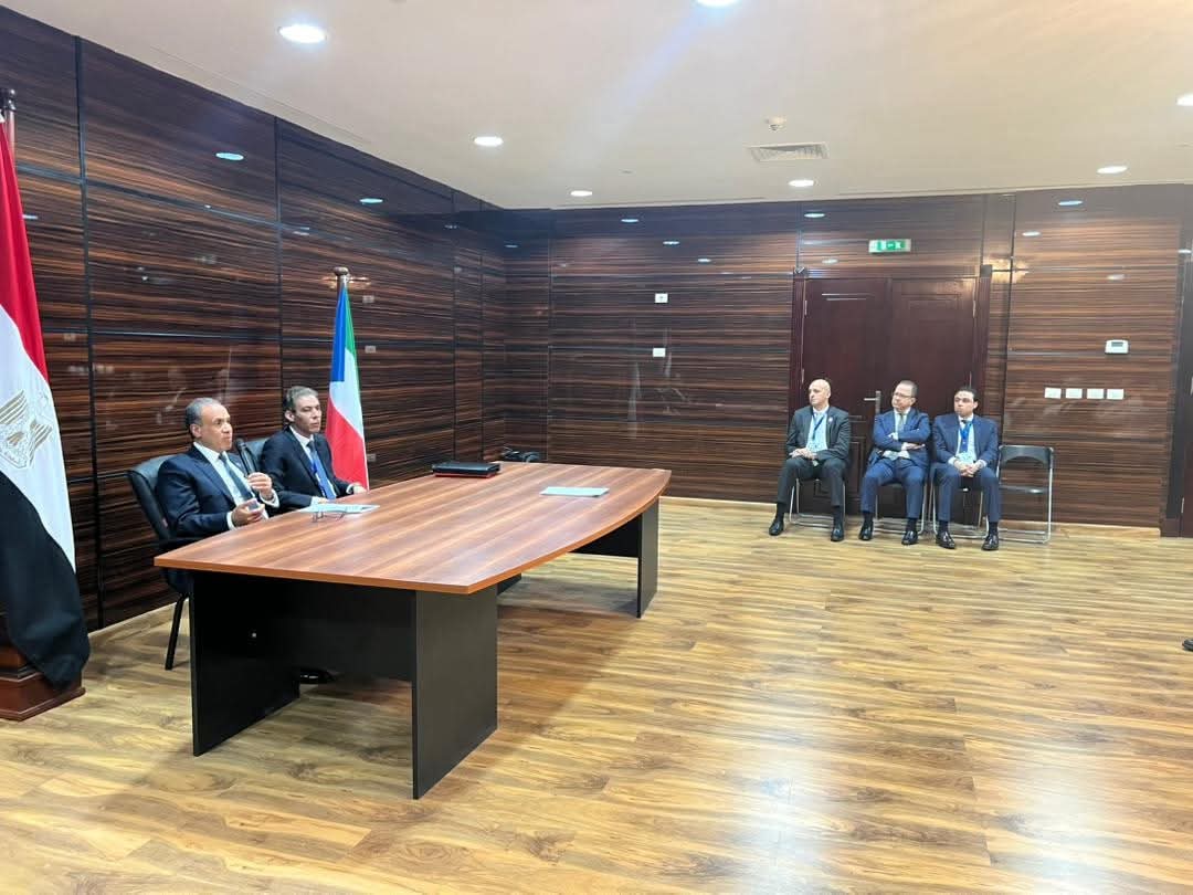 وزير الخارجية والهجرة يلتقي أعضاء الجالية المصرية في غينيا الاستوائية