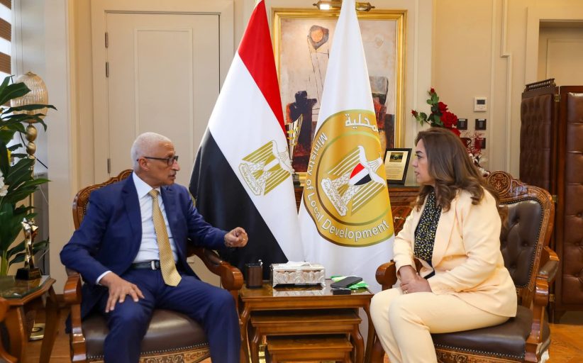 عوض تتابع مع محافظ شمال سيناء جهود التنمية ومشروعات الخطة الاستثمارية