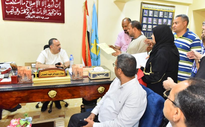 محافظ أسيوط يتفقد مركز صدفا التكنولوجي لمتابعة الخدمات وتحسين الأداء