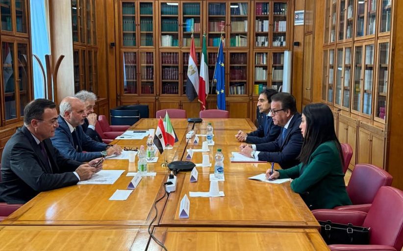 وزير الصحة يلتقي نظيره الإيطالي لمناقشة التعاون الثنائي