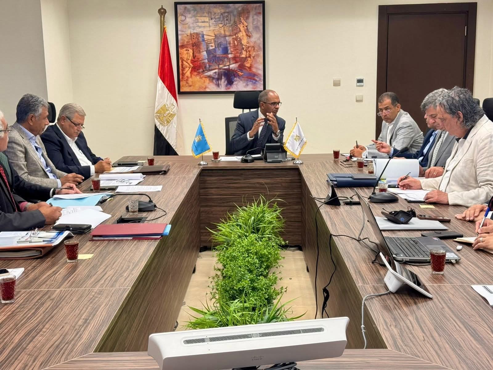 نائب وزير الاسكان يتابع مشروعات مياه الشرب والصرف الصحي