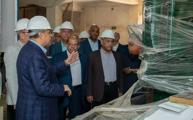 وزير الدولة للإنتاج الحربي يتفقد شركة أبي قير للصناعات الهندسية