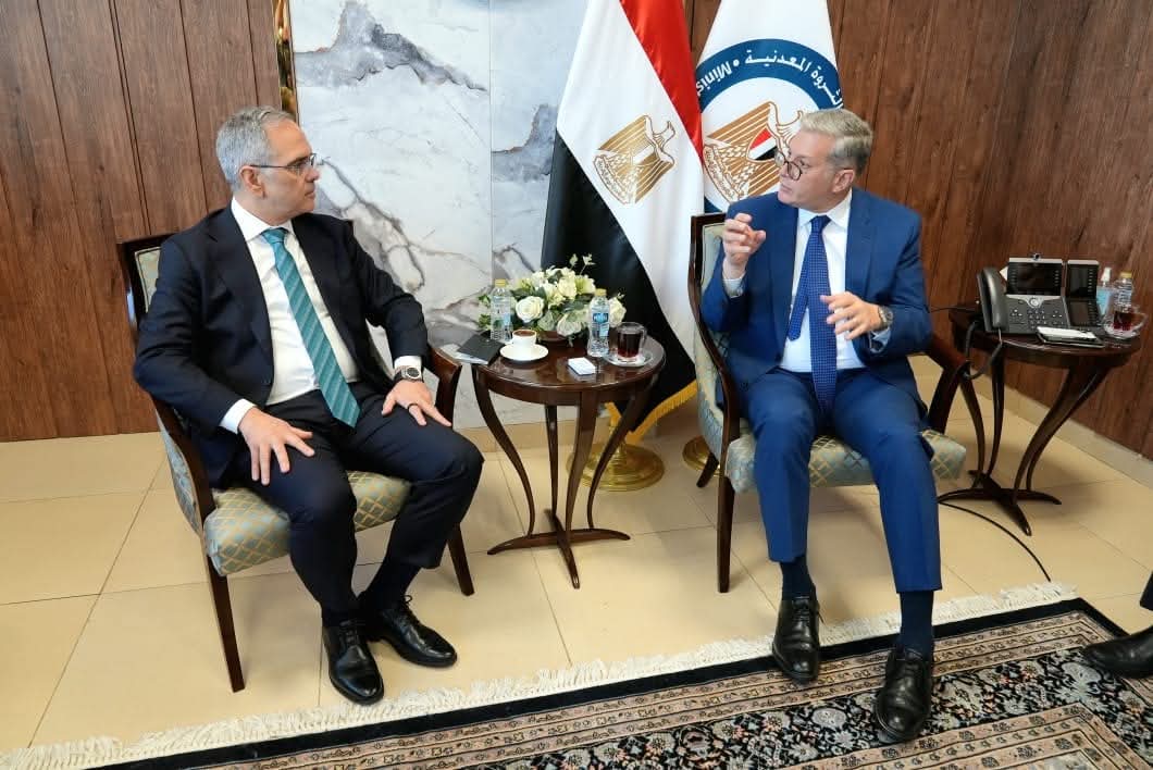 وزير البترول والثروة المعدنية يبحث مع 