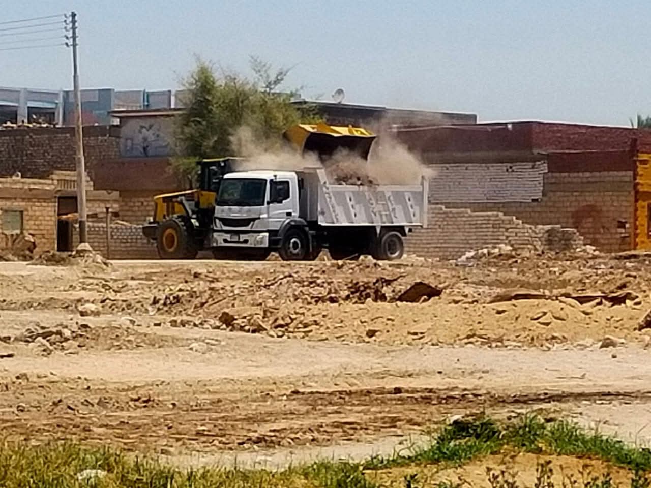محافظ أسيوط يوجه برفع 55 طن قمامة ضمن حملات نظافة بمركز الفتح
