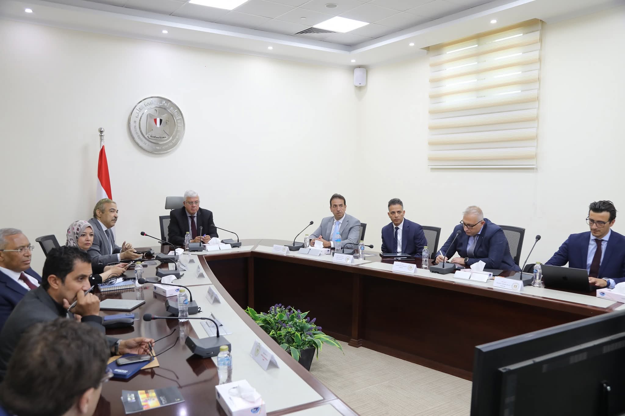 وزير التعليم يعقد اجتماعًا مع ممثلي مؤسسة كلاريفيت لتعزيز التعاون المشترك
