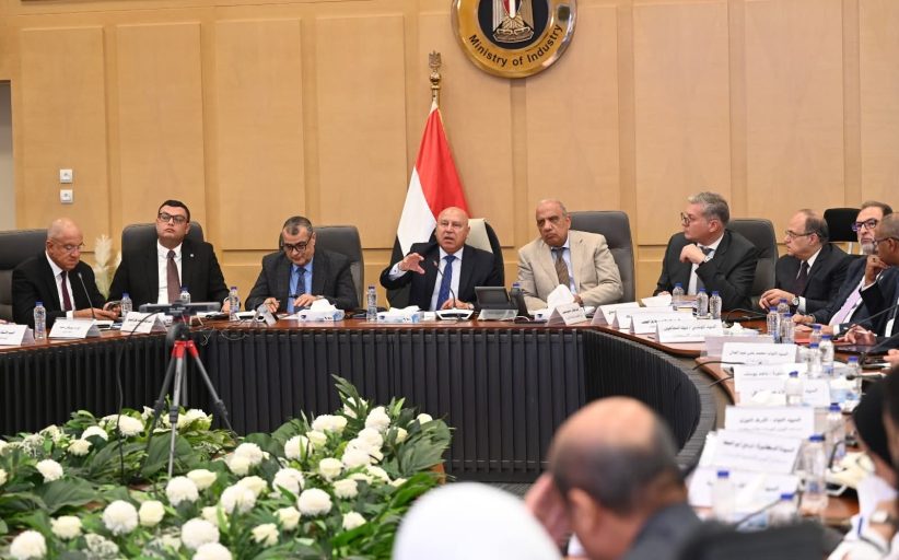 وزير النقل يوجه بضرورة تفعيل الشباك الواحد للإجراءات بهيئة التنمية الصناعية