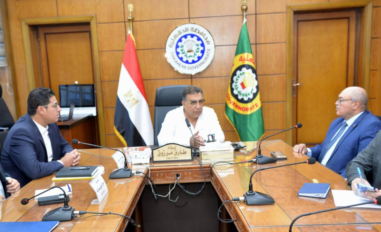 محافظ الدقهلية يناقش مستجدات إنشاء الموقف الحضاري بجديلة