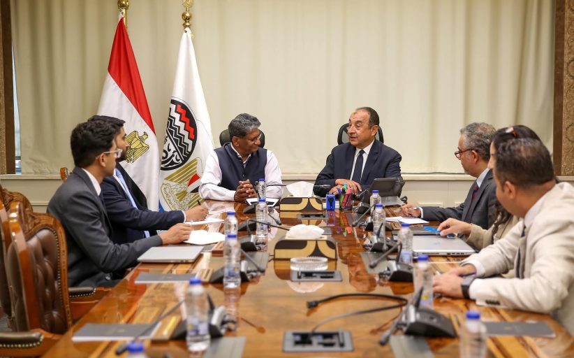 وزير قطاع الأعمال العام يلتقي السفير الهندي لبحث فرص تعزيز التعاون الصناعي والاستثماري