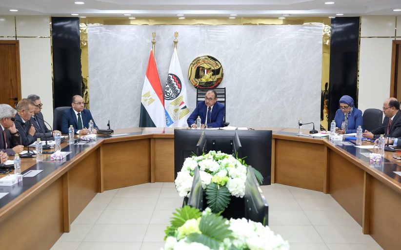 وزير قطاع الأعمال يجتمع بمجلس إدارة شركة النصر للإسكان والتعمير بتشكيله الجديد