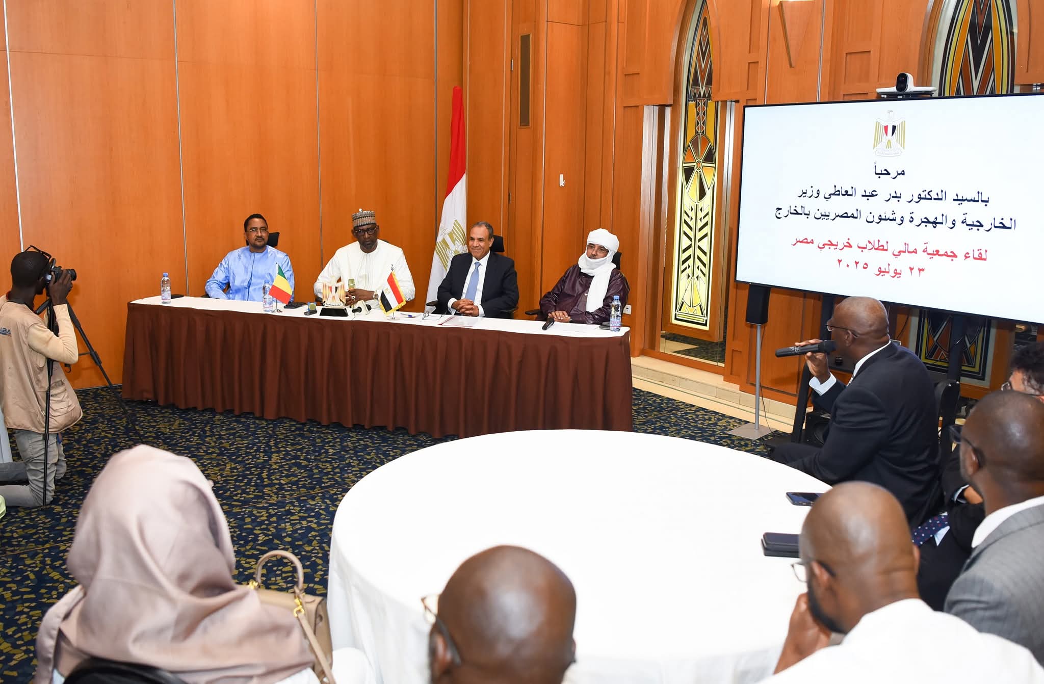 وزير الخارجية والهجرة يلتقي بأعضاء جمعية مالي لخريجي الجامعات المصرية
