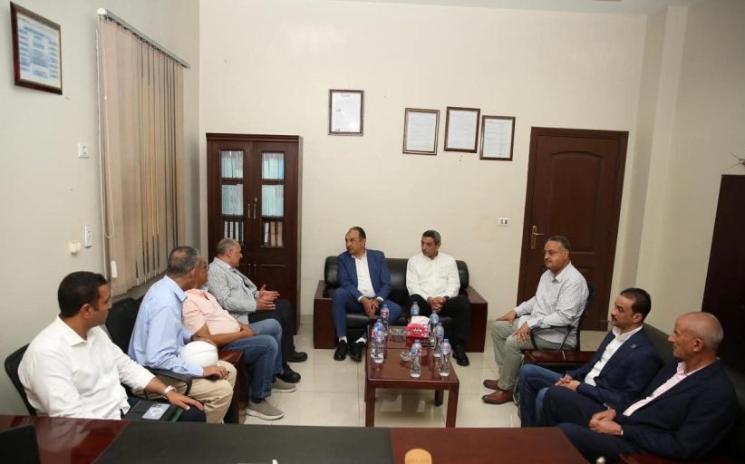 وزير قطاع الأعمال العام يلتقي محافظ السويس ونواب البرلمان