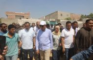 محافظ المنيا يزور عزبة الرملة ويوجه بإنشاء مدرسة ويلبي نداء الأهالي