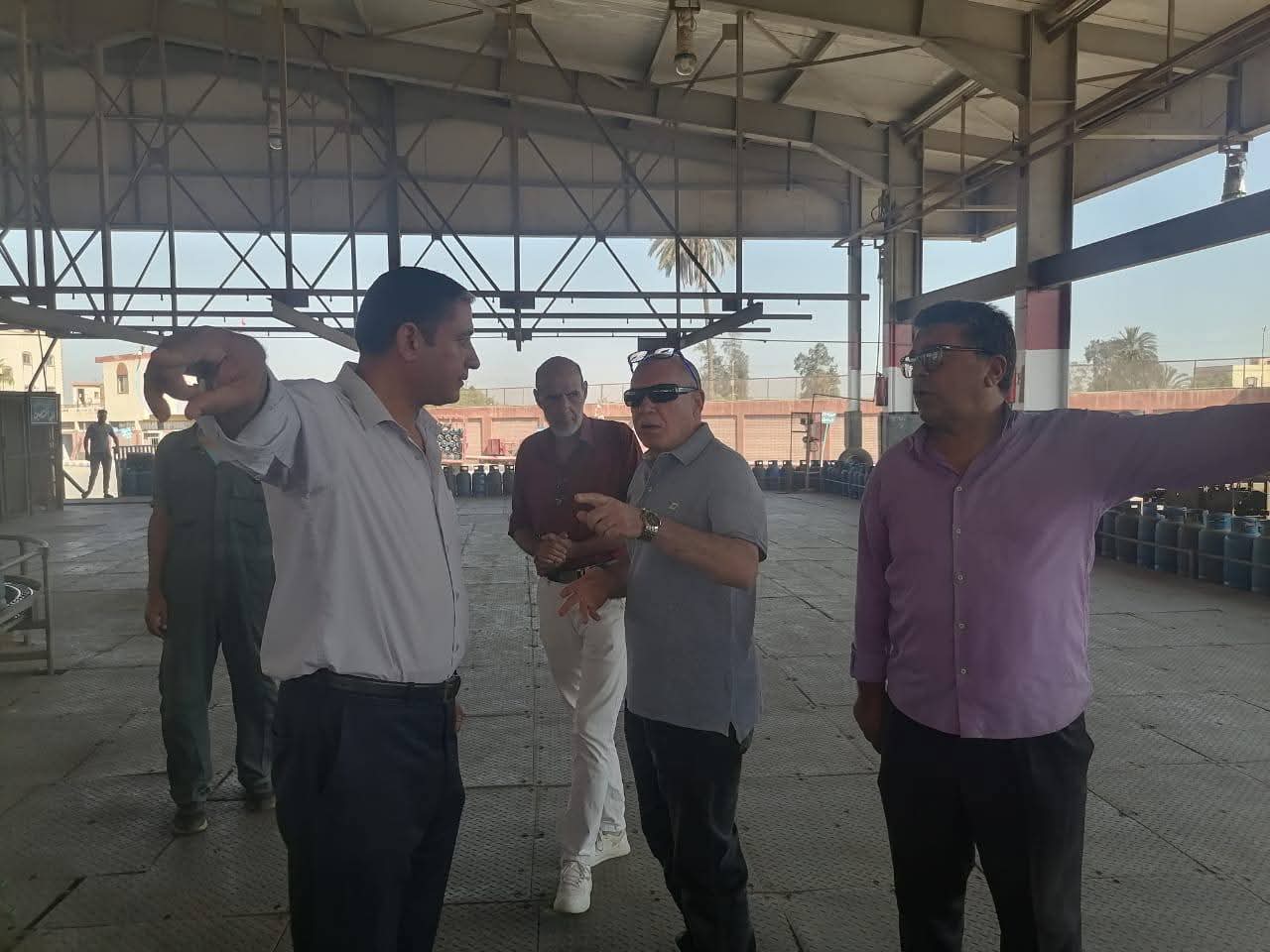 سكرتير عام مساعد الدقهلية يفاجئ محطة الغاز بطلخا للتأكد من جودة الخدمات