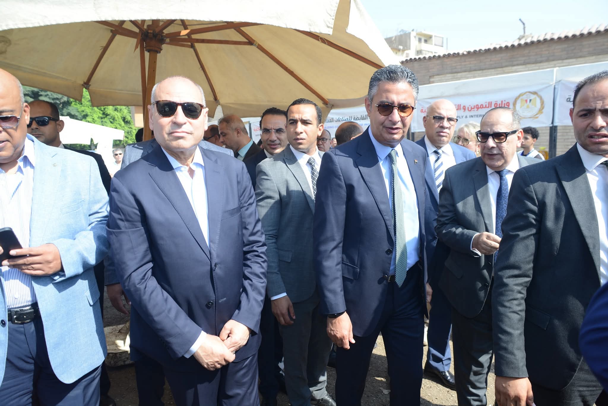 وزير التموين ومحافظ القاهرة يفتتحان سوق 