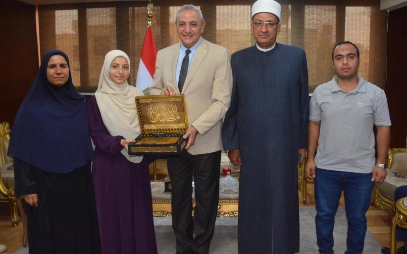 محافظ الغربية يستقبل أوائل الثانوية الأزهرية بالديوان عام