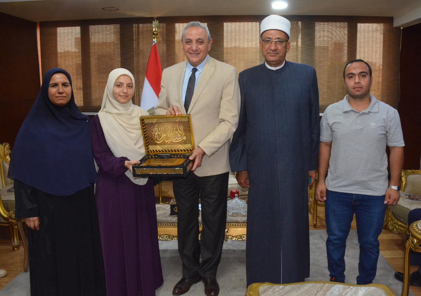 محافظ الغربية يستقبل أوائل الثانوية الأزهرية بالديوان عام