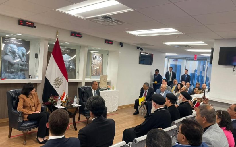 وزير الخارجية يستعرض جهود التحول الرقمي في الخدمات القنصلية