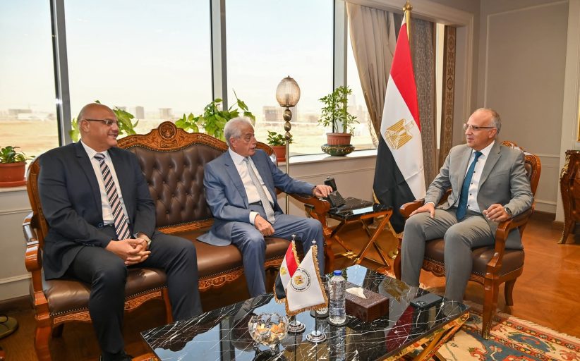 سويلم يناقش أعمال تطوير الكورنيش بالقليوبية وتطوير المزيد من حدائق الري