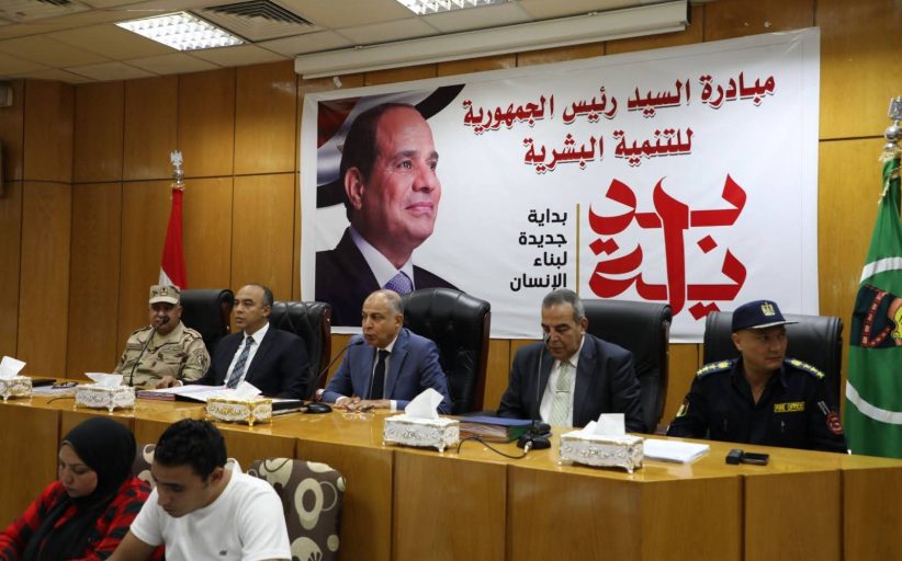 محافظ المنيا يخصص أراضي لإنشاء 20 مدرسة جديدة بالمراكز المختلفة