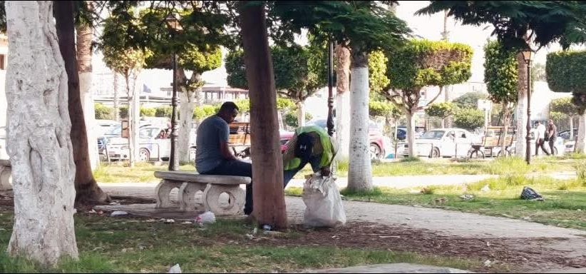 رئيس مدينة بورفؤاد يتابع أعمال النظافة ويوجه بتكثيف الجهود بشارع التأميم