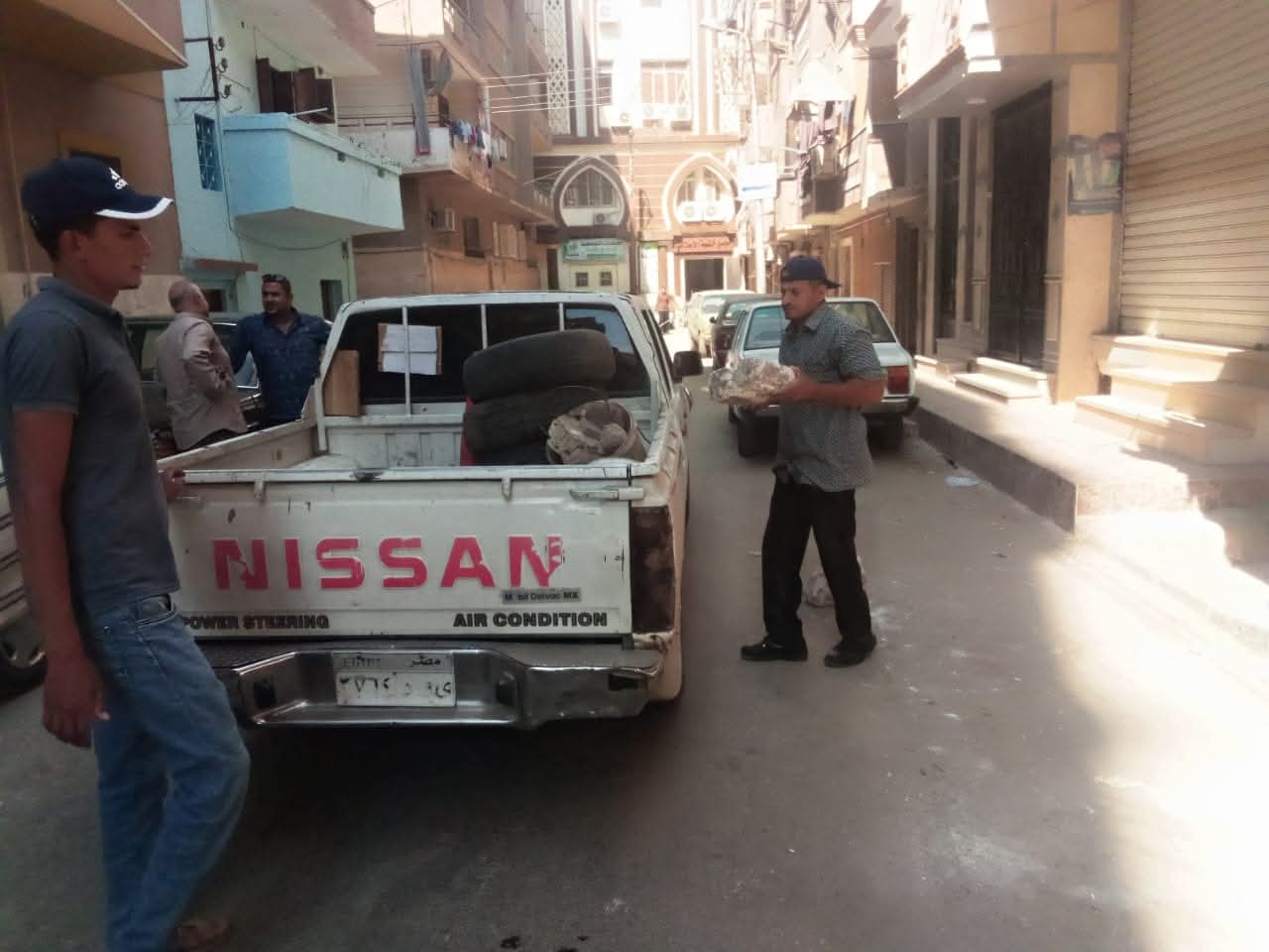 أسيوط تواصل حملات إزالة الإشغالات لإعادة الانضباط المروري وتحسين الخدمات