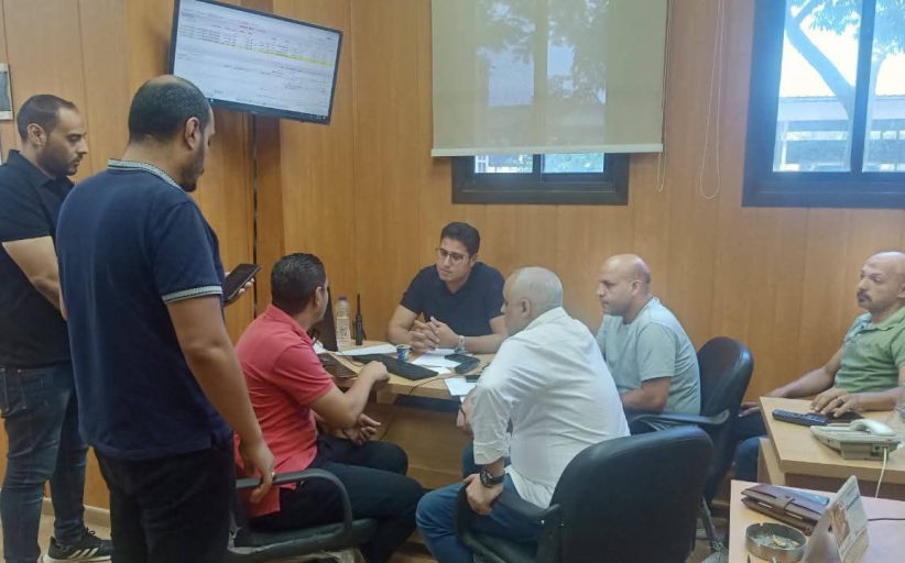 نائب محافظ الدقهلية يتابع شكاوى انقطاع المياه ويطمئن المواطنين مباشرة