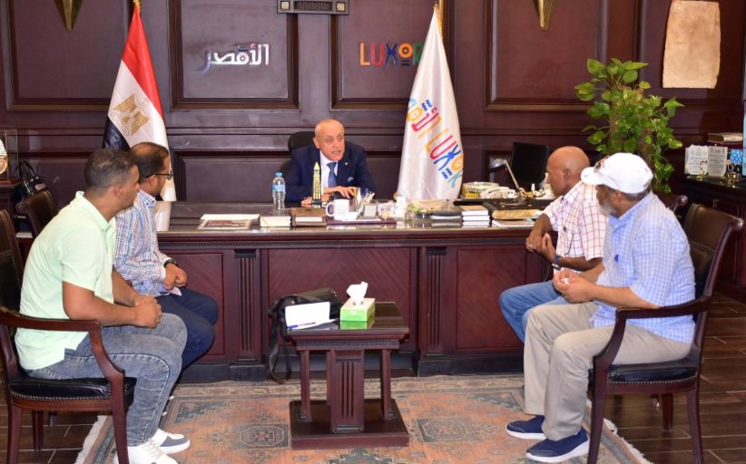 محافظ الأقصر يستقبل وفد شباب الطود لمناقشة مطالب الأهالي