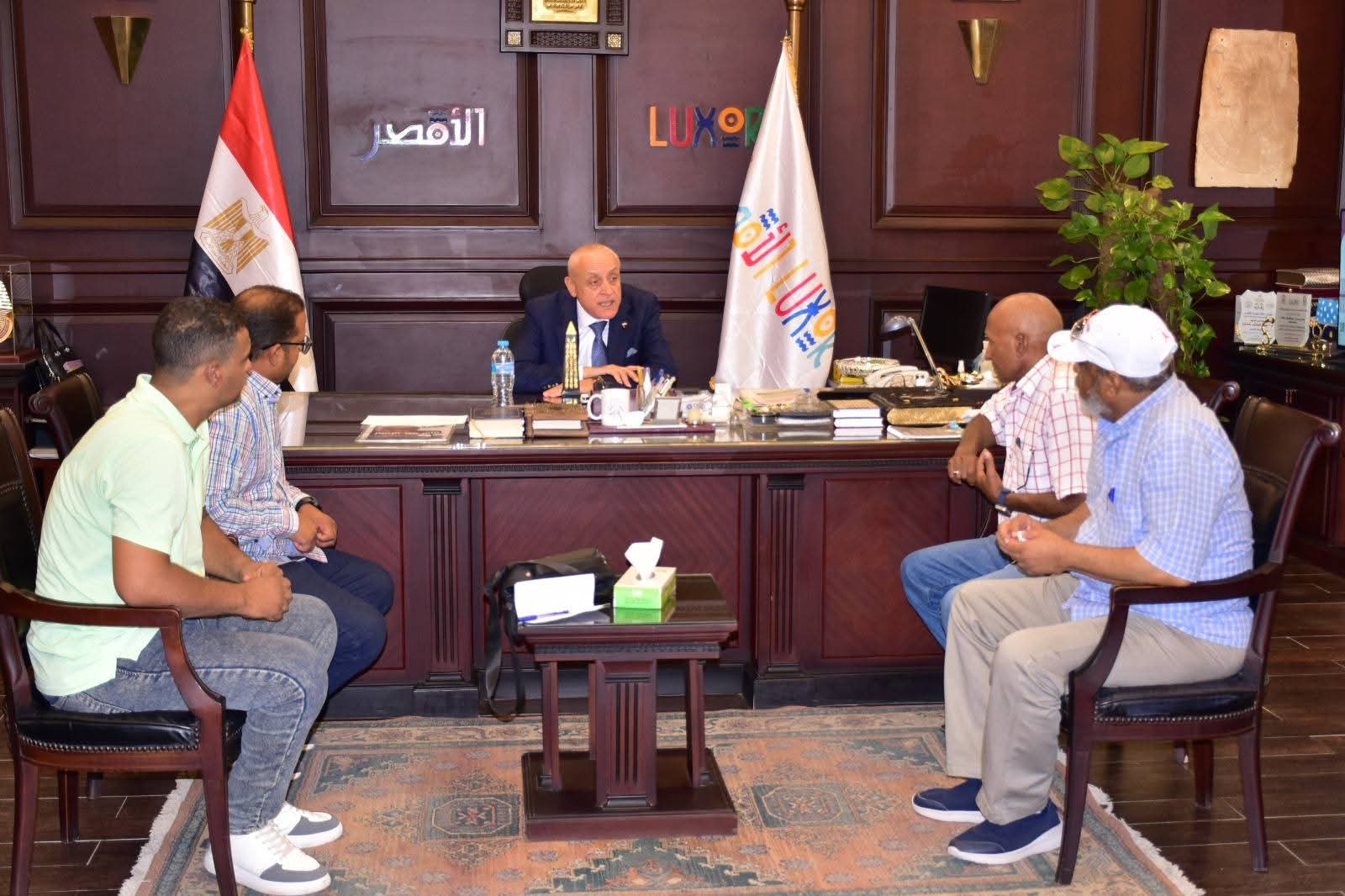 محافظ الأقصر يستقبل وفد شباب الطود لمناقشة مطالب الأهالي