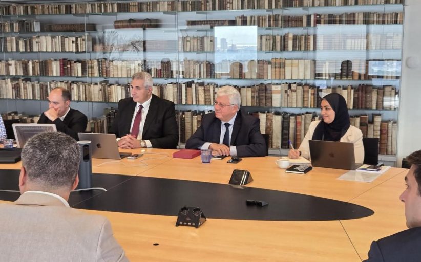 عاشور يؤكد أهمية الانفتاح المعرفي والتعاون الدولي