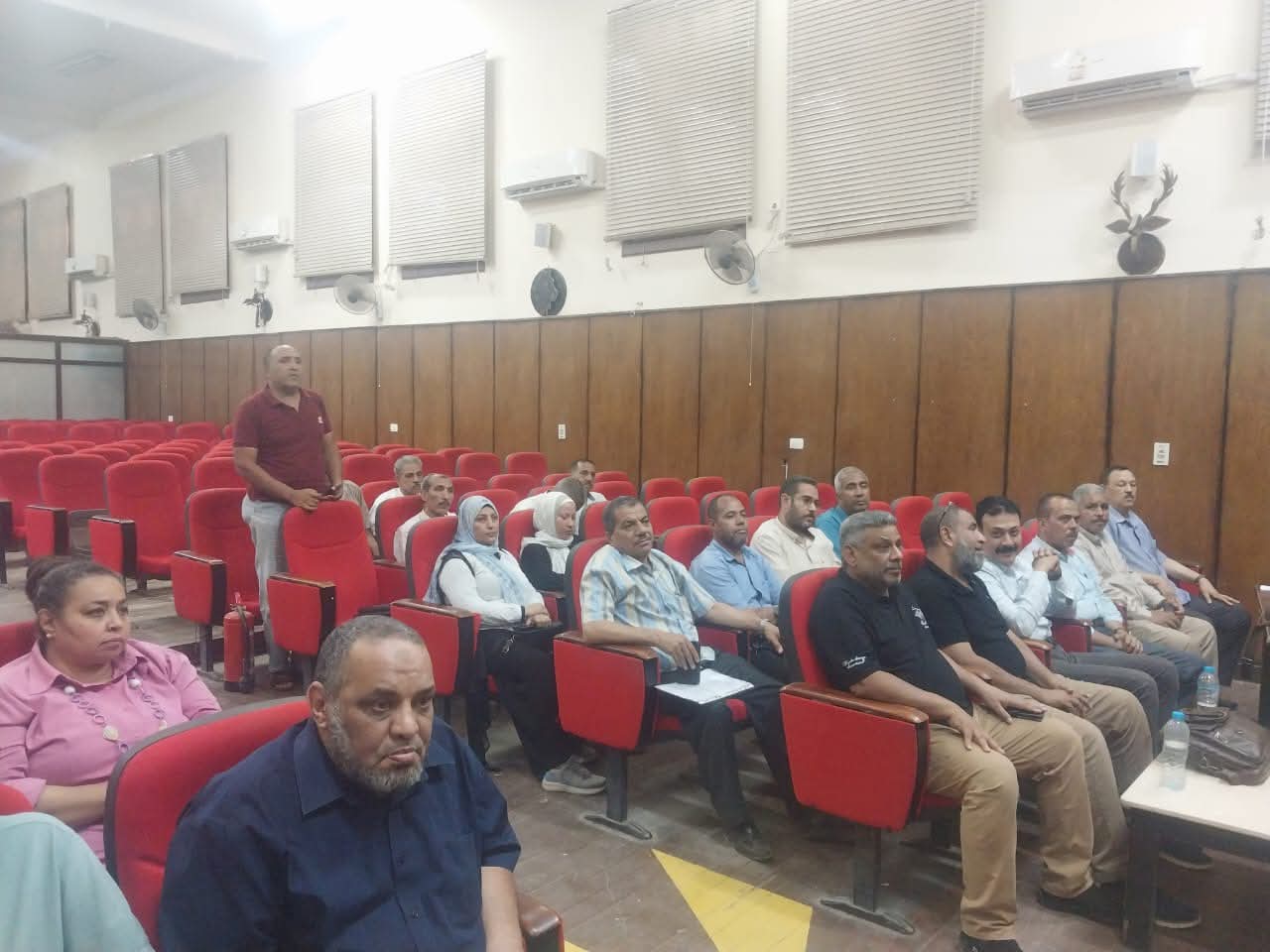 محافظ أسيوط يوجه باستعداد المدارس الفنية للعام الدراسي الجديد