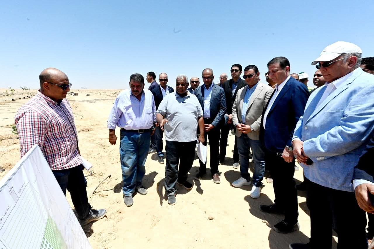 الشربيني وفاروق يتفقدان مشروع إقامة محطة التجارب البحثية لتحلية مياه البحر