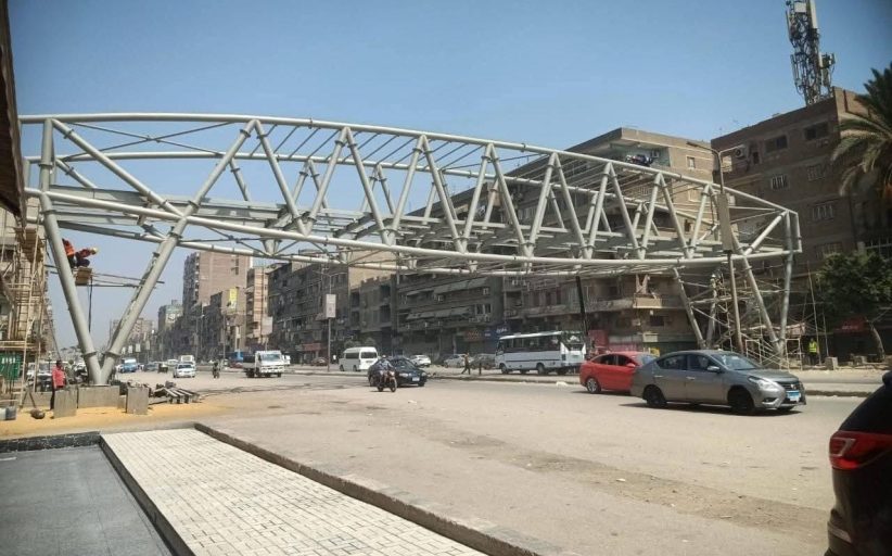 القليوبية تنتهي من تركيب كوبري مشاة يربط المجمع الإسلامي
