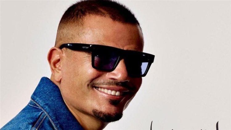 عمرو دياب ضمن قائمة أفضل 100 فنان عالمي.. تفاصيل