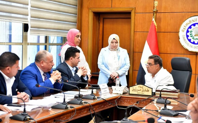 محافظ الدقهلية يتابع تطوير كورنيش شربين ويوجه بسرعة الإنجاز