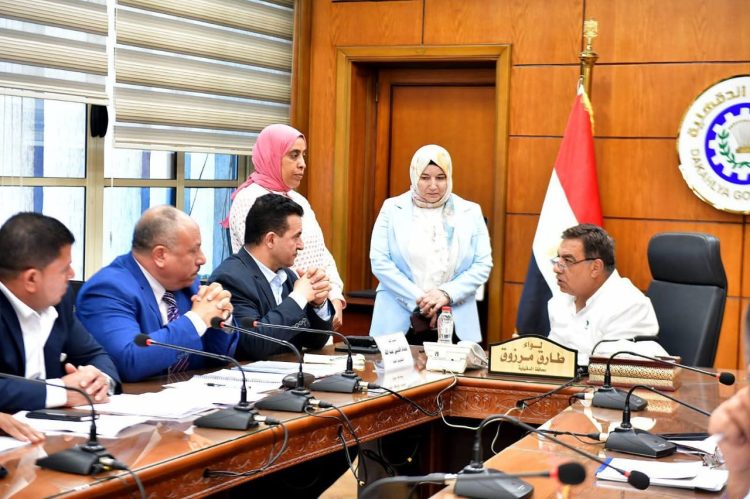 محافظ الدقهلية يتابع تطوير كورنيش شربين ويوجه بسرعة الإنجاز