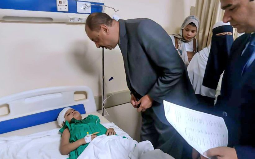 محافظ سوهاج في زيارة لمصابي حادث طريق 