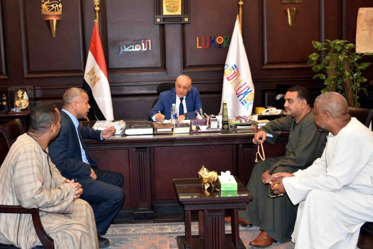 محافظ الأقصر يستقبل وفد الحميدات لبحث مطالب خدمية عاجلة