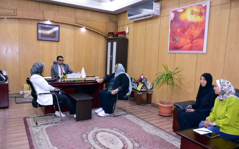 نائب محافظ الأقصر يناقش جهود خفض الزيادة السكانية بالتعاون