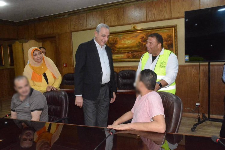 محافظ الغربية يسلم أجهزة تعويضية دعمًا للفئات الأولى بالرعاية