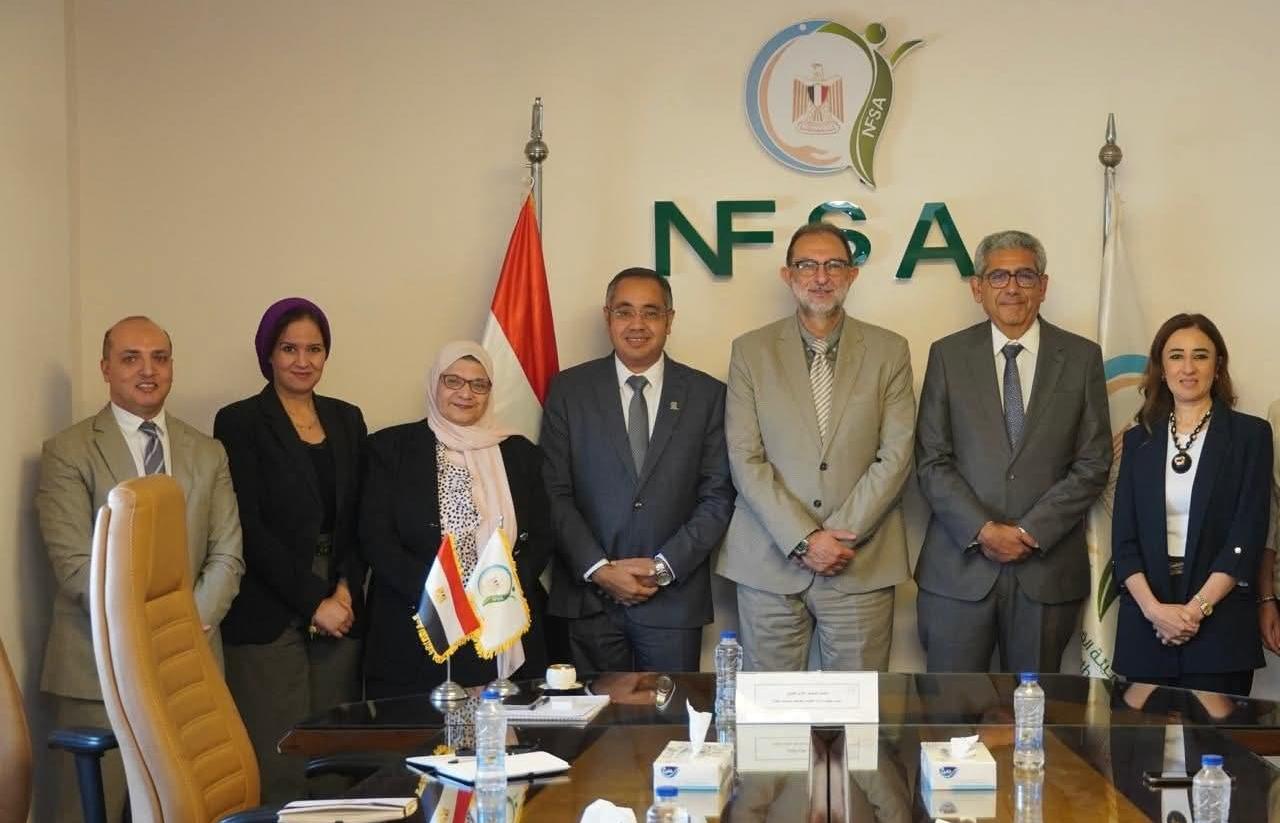 رئيس الهيئة القومية لسلامة الغذاء يلتقي وفدًا من كلية التعليم المستمر بالجامعة الأمريكية بالقاهرة