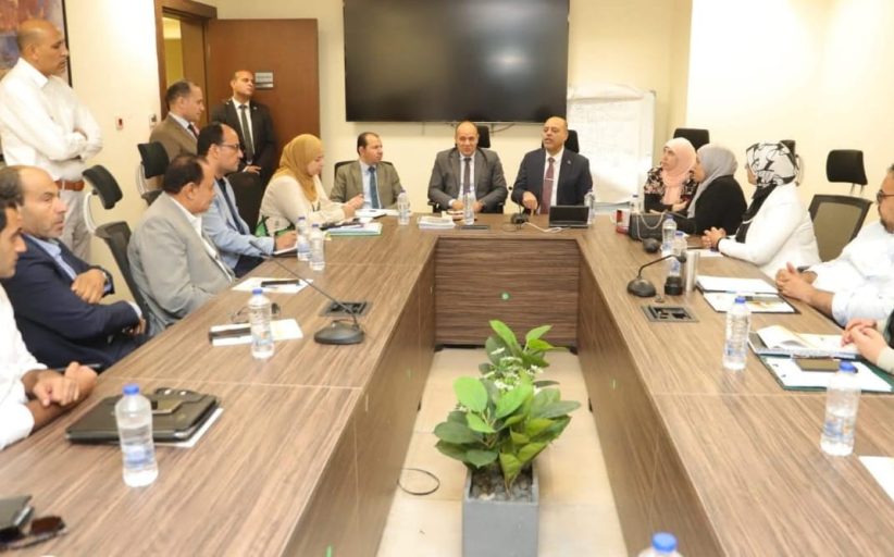 وزير العمل يوجه بتكثيف حملات التفتيش لضمان تطبيق 