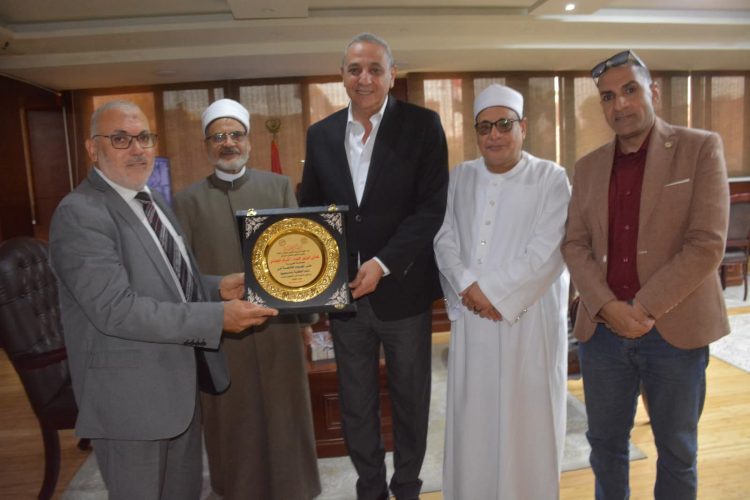 محافظ الغربية يستقبل وفد خريجي الأزهر دعمًا للخطاب الوسطي